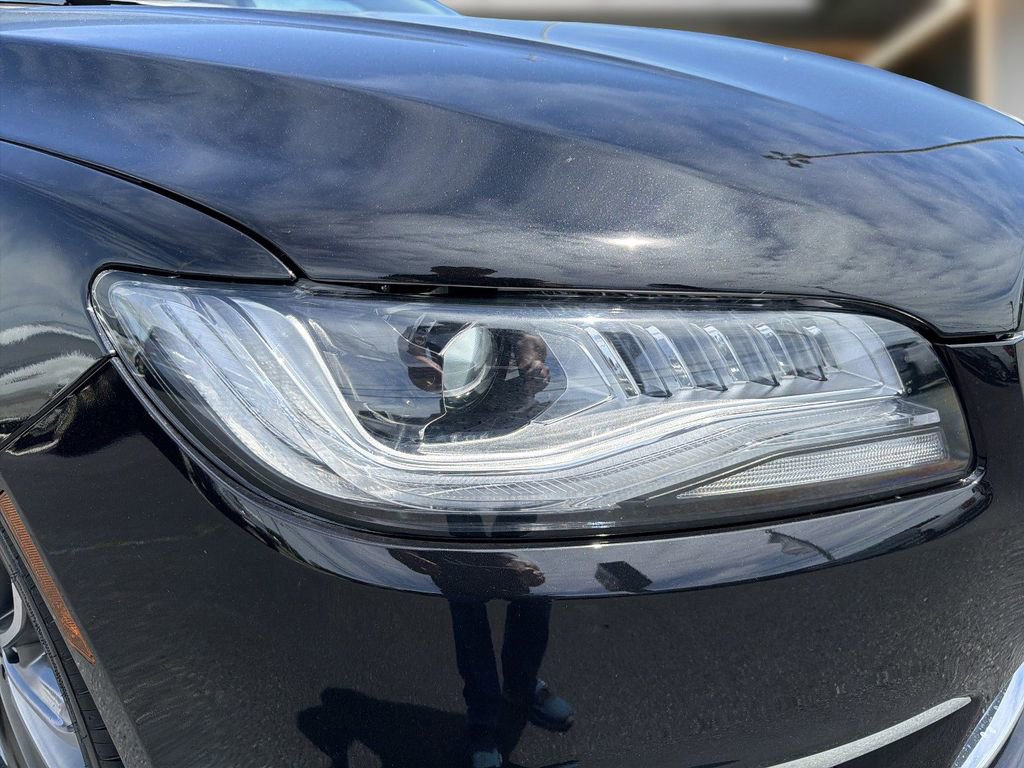 Used 2019 Lincoln MKZ Reserve w/ Reserve Plus Package AWD/4WD image 10