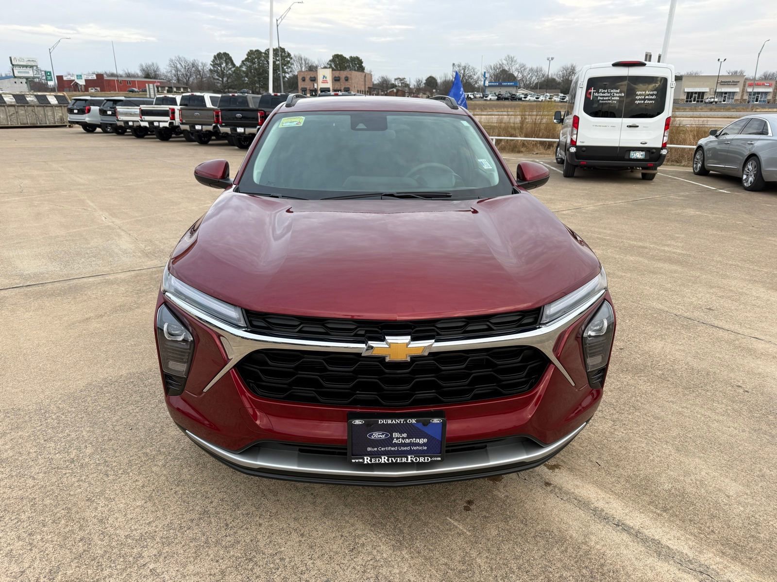 Used 2025 Chevrolet Trax LT FWD image 2