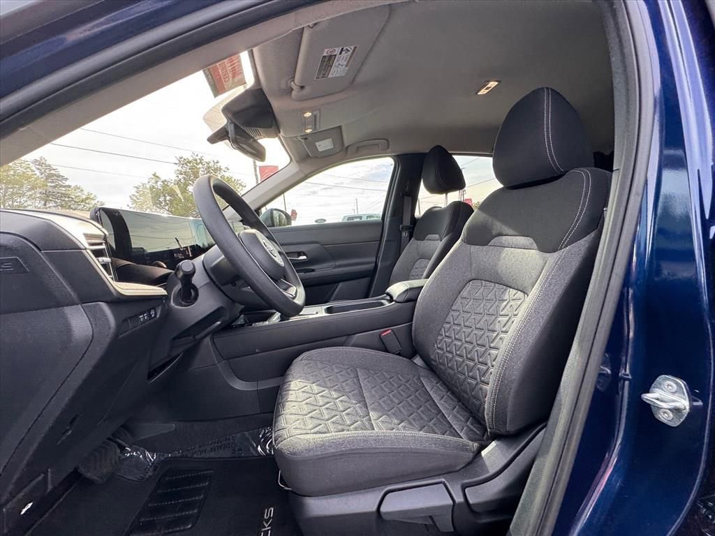 Certified 2025 Nissan Kicks SV w/ Interior Electronics Package image 14