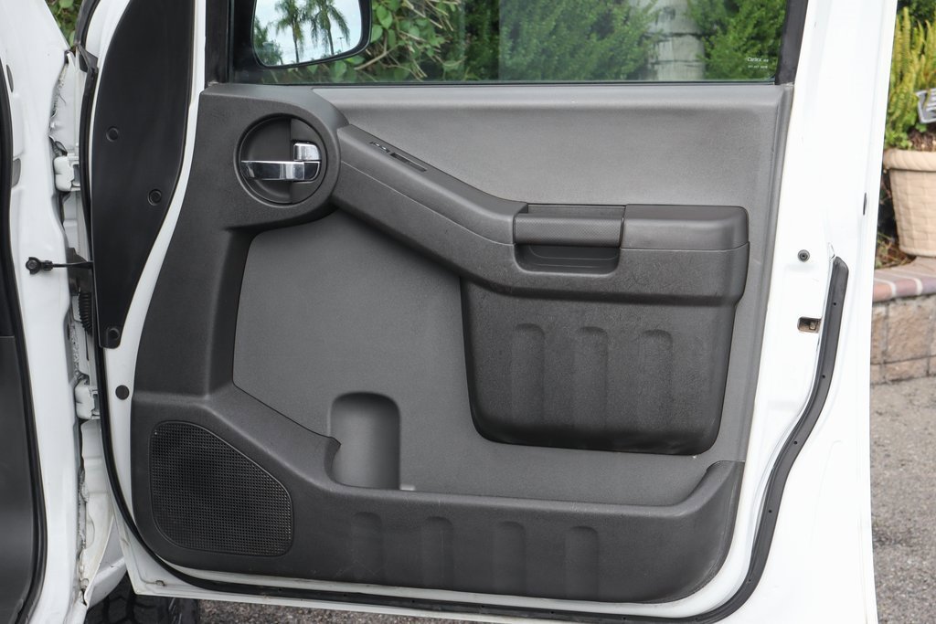 Used 2015 Nissan Xterra X image 35