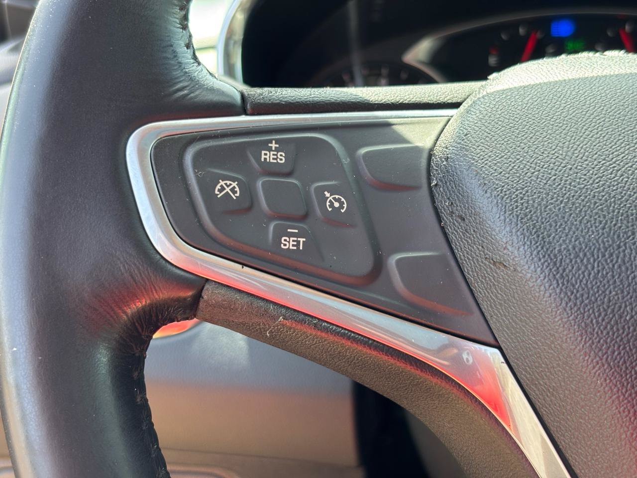 Used 2018 Chevrolet Equinox LT w/ Sun & Infotainment Package FWD image 20