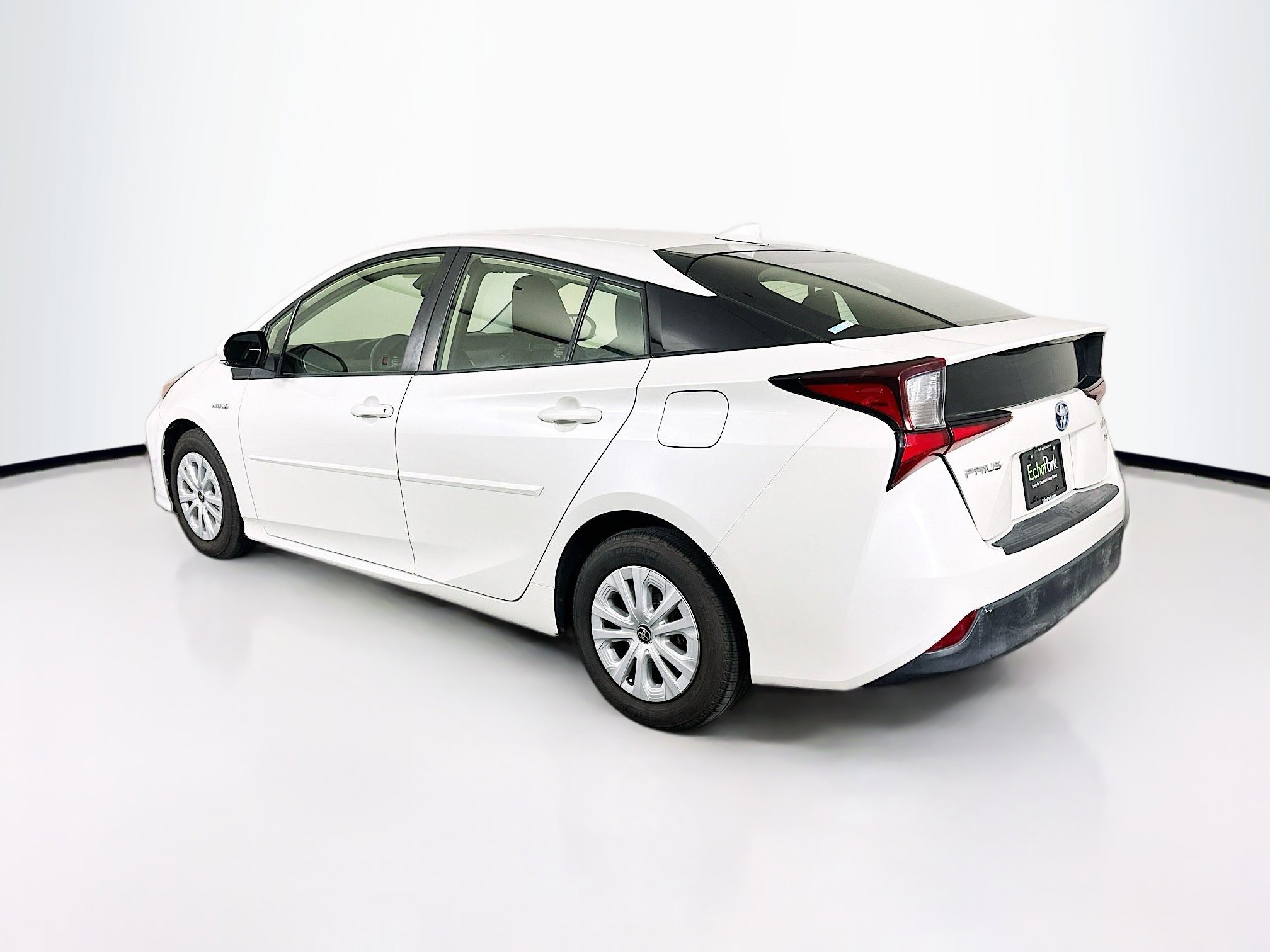 Used 2019 Toyota Prius L Eco w/ Carpet Mat Package FWD image 5