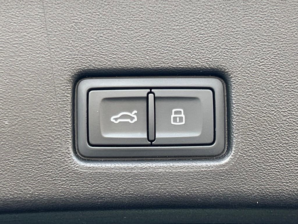 Used 2023 Audi Q4 e-tron Premium Plus w/ Premium Plus image 55