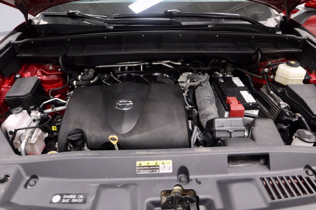 Used 2022 Toyota Highlander XLE AWD/4WD image 17