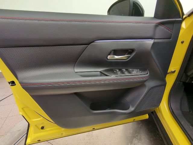 Used 2025 Nissan Kicks SR FWD image 21