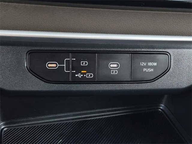 Used 2025 Kia Carnival image 39