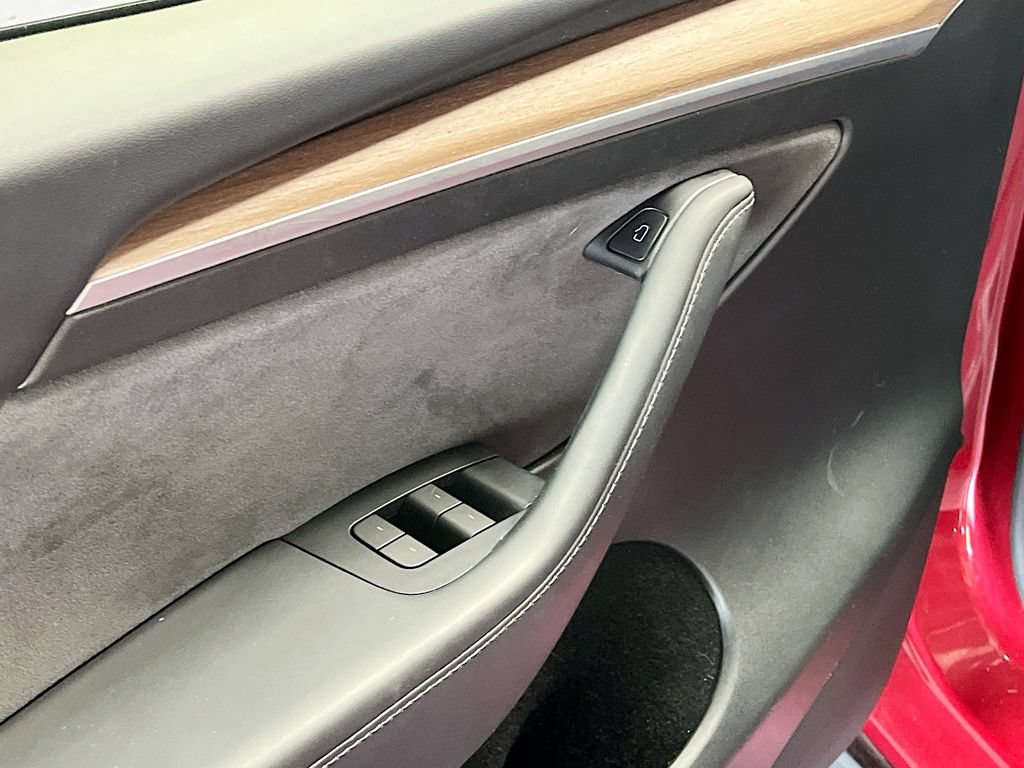 Used 2024 Tesla Model Y Long Range AWD/4WD image 17