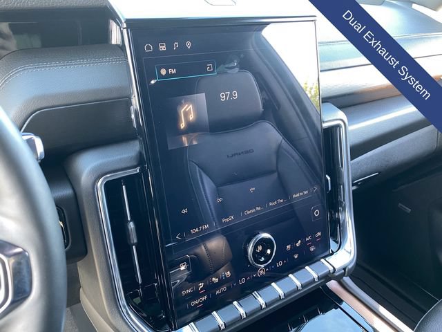Used 2025 GMC Yukon Denali w/ Sun & Power Step Package AWD/4WD image 32