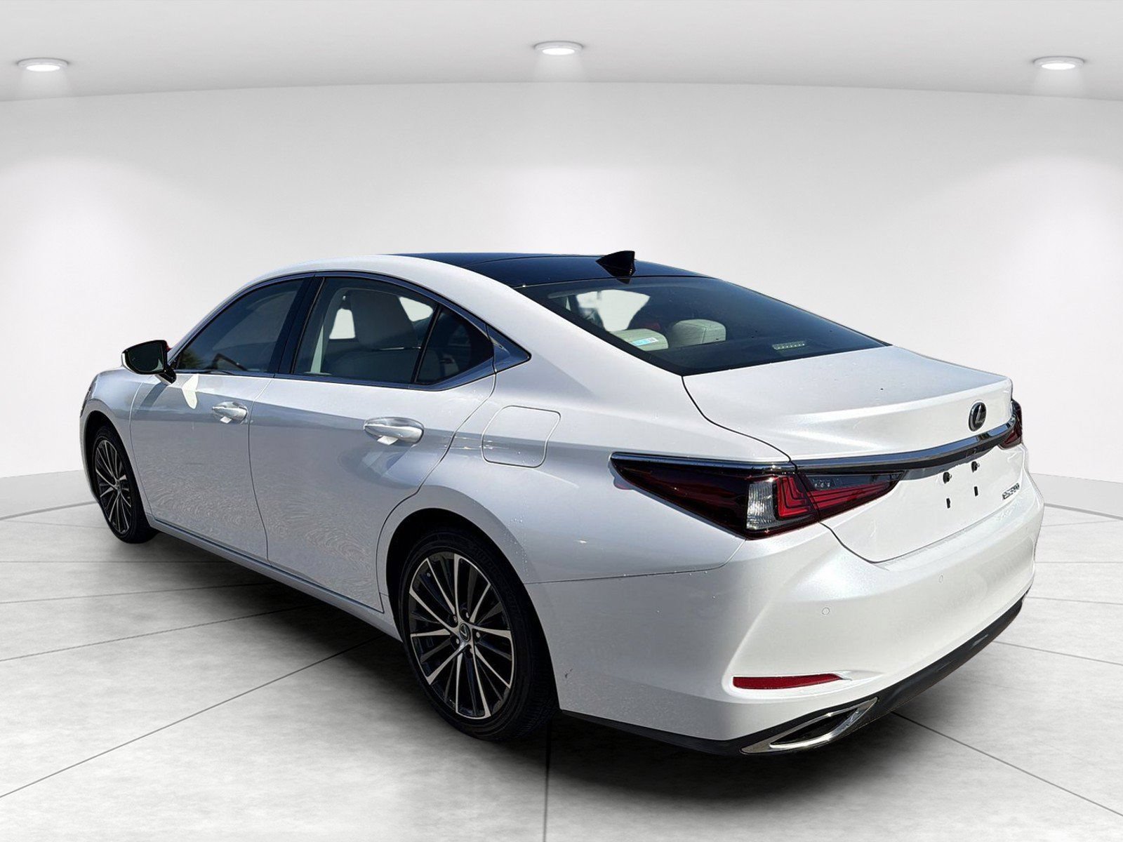 Used 2023 Lexus ES 350 w/ Premium Package FWD image 4