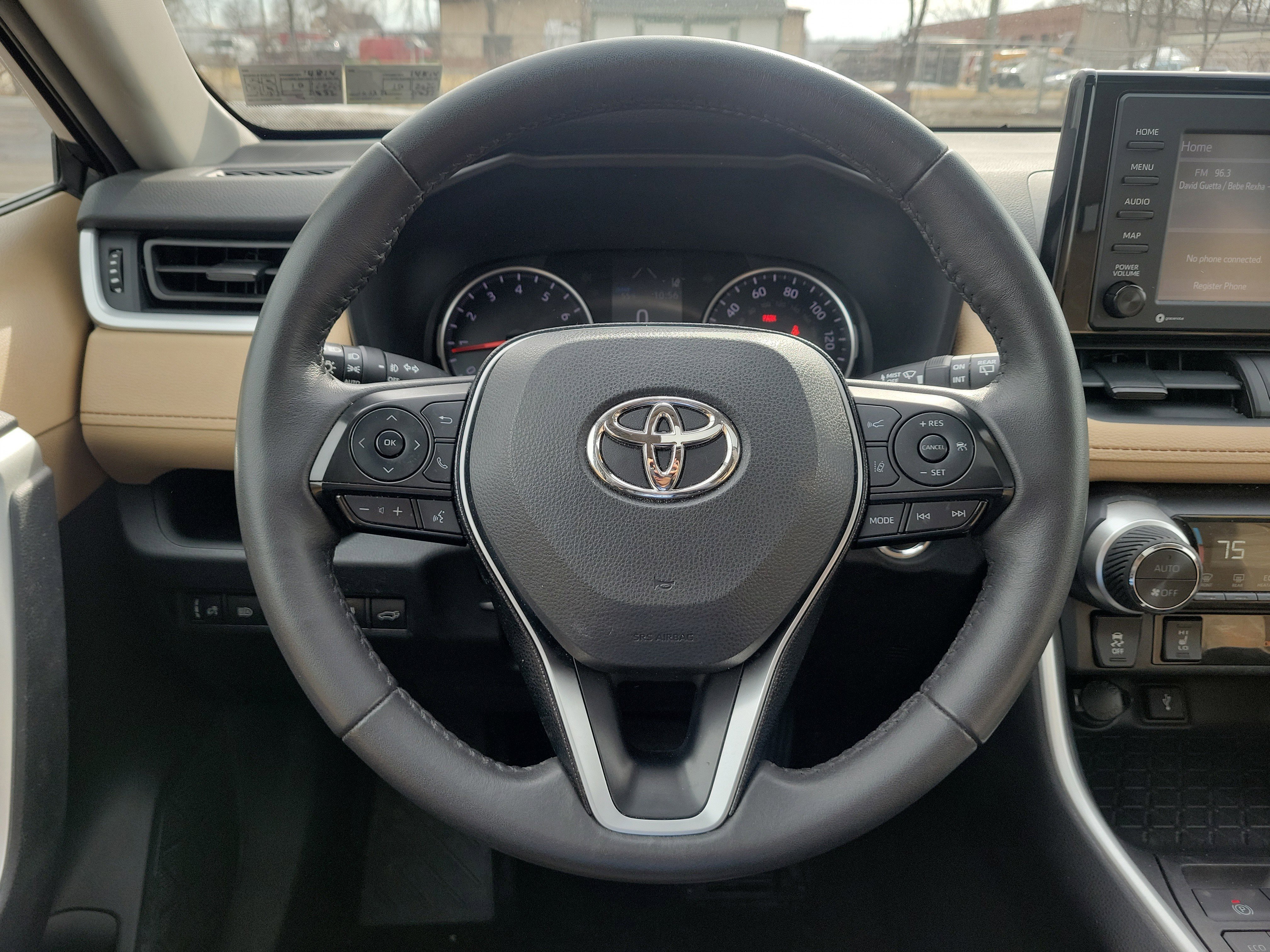 Used 2021 Toyota RAV4 XLE w/ Convenience Package image 23