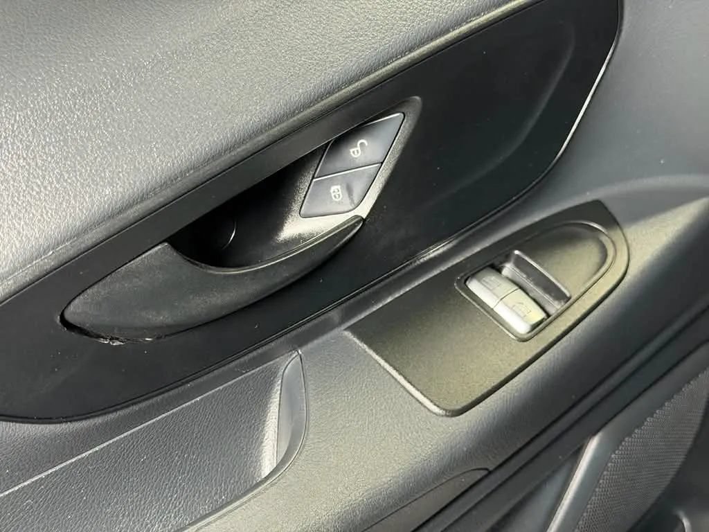 Used 2017 Mercedes-Benz Metris Passenger w/ Driver Efficiency Package image 20