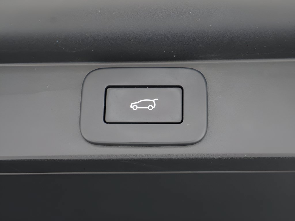 Certified 2024 Land Rover Range Rover SE AWD/4WD image 16