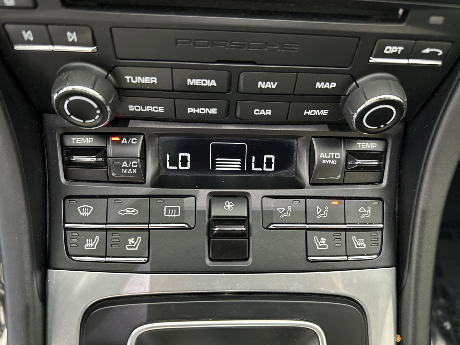 Used 2018 Porsche 911 Turbo image 19