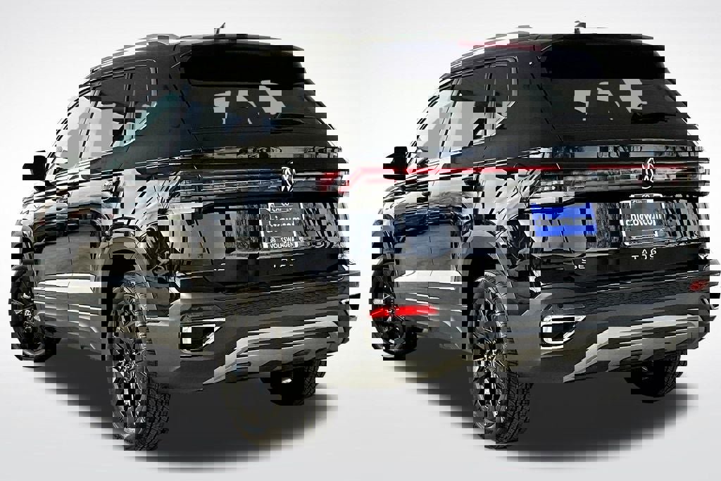 New 2025 Volkswagen Taos SE image 13