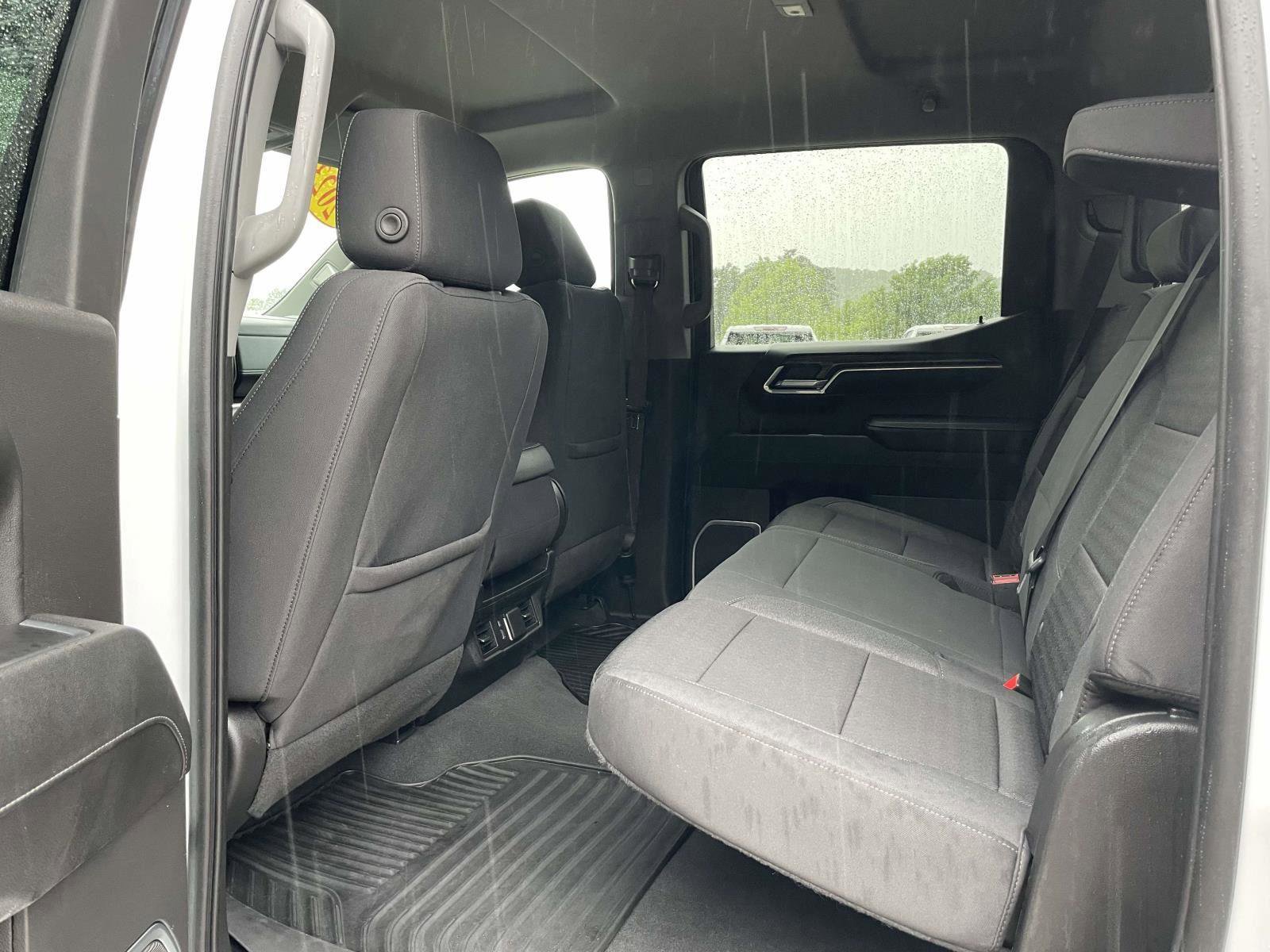 Used 2023 Chevrolet Silverado 1500 LT AWD/4WD image 3