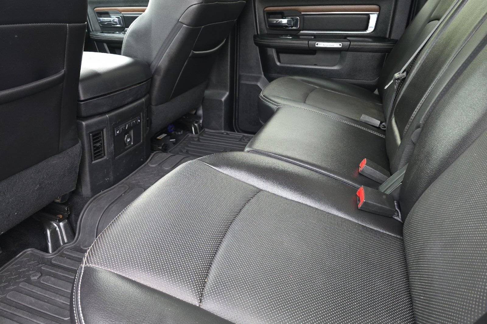 Used 2016 RAM 3500 Laramie AWD/4WD image 12