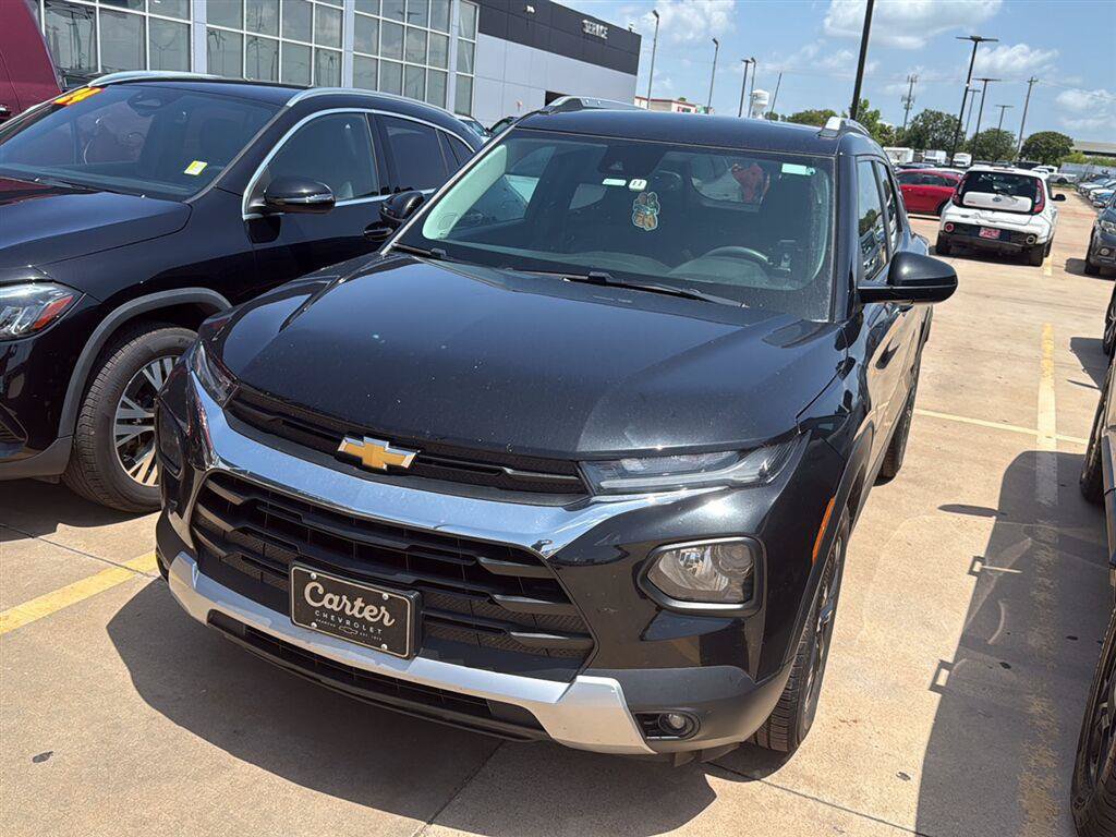 Used 2022 Chevrolet TrailBlazer LT w/ Convenience Package FWD image 2