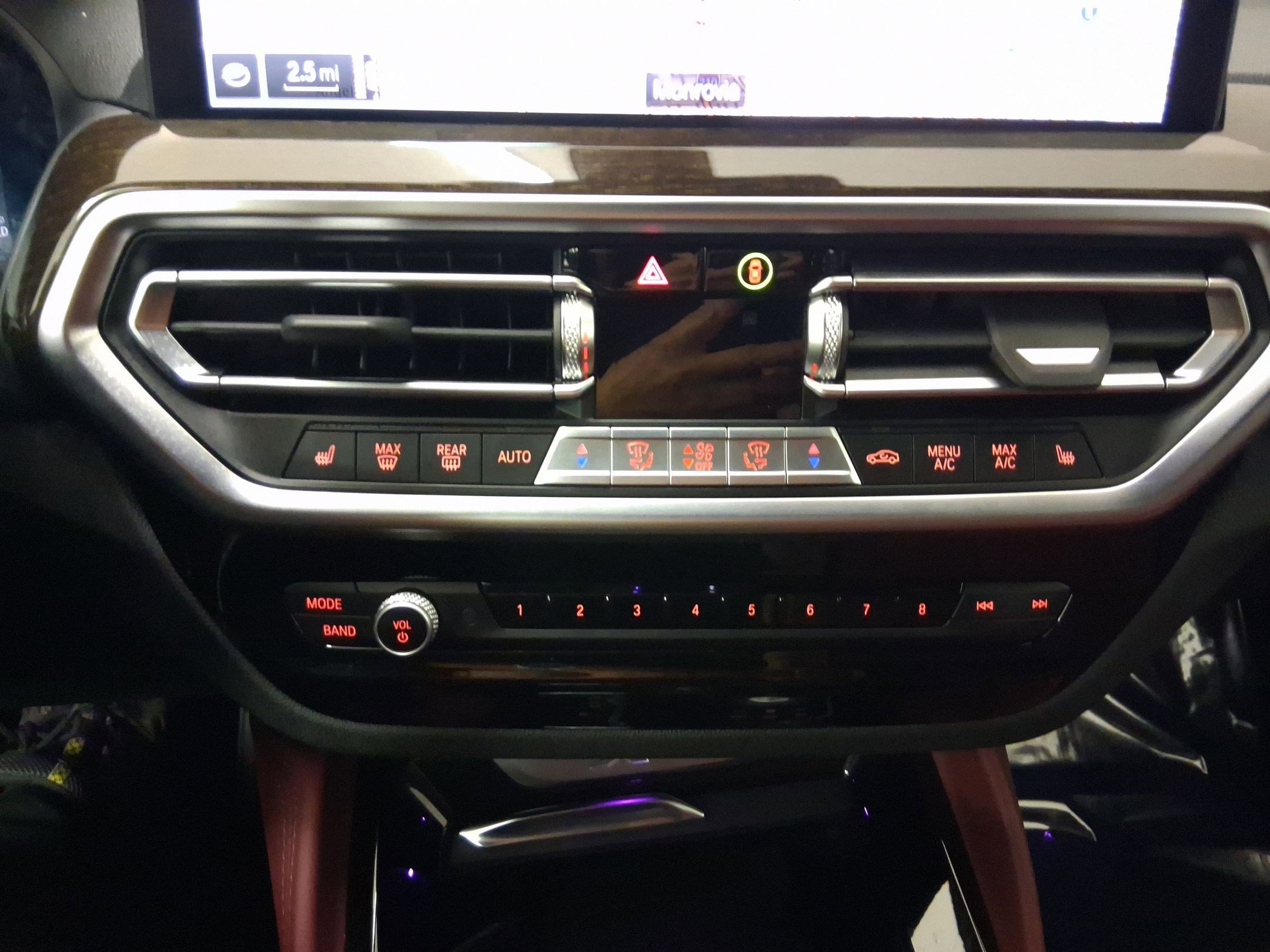 Certified 2023 BMW X4 xDrive30i w/ Convenience Package image 28