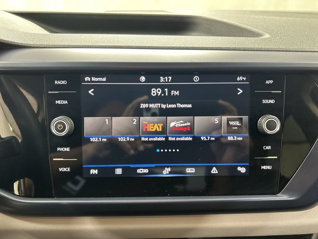 Certified 2023 Volkswagen Taos SE AWD/4WD image 14