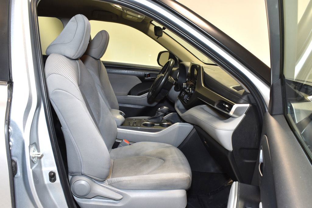 Used 2023 Toyota Highlander XLE image 30