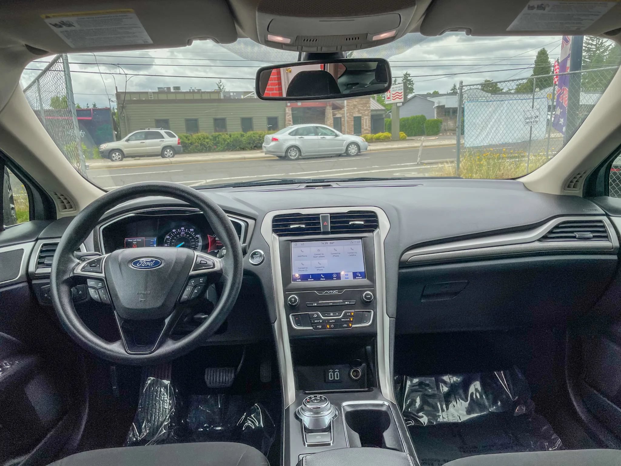 Used 2020 Ford Fusion SE FWD image 3