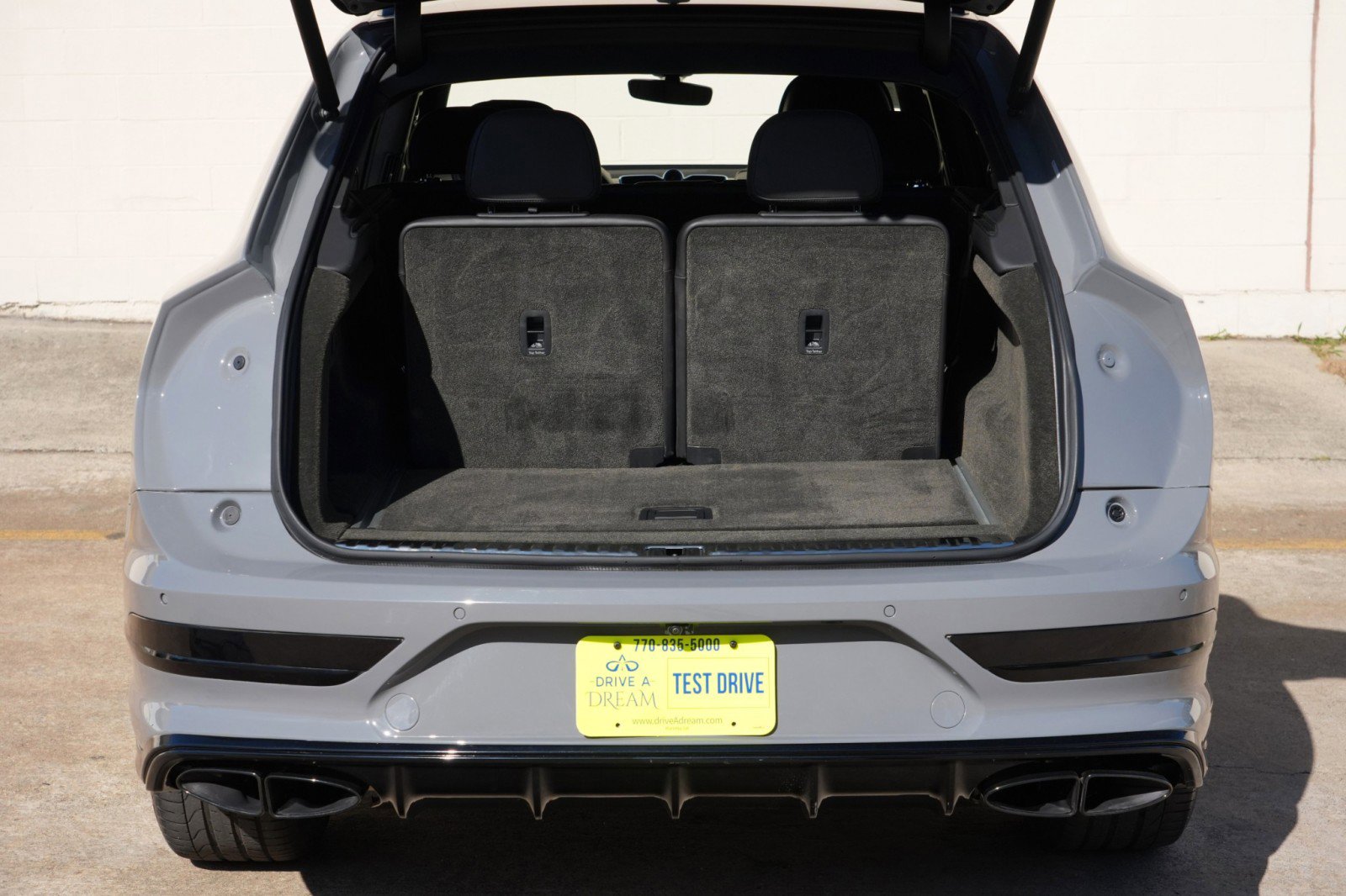 Used 2022 Bentley Bentayga AWD/4WD image 10