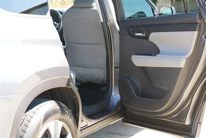 Used 2020 Toyota Highlander XLE AWD/4WD image 85