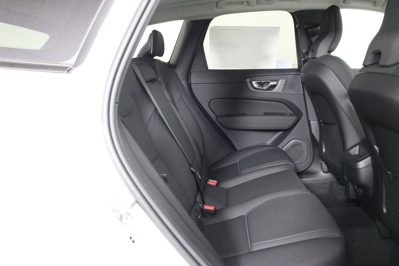 New 2026 Volvo XC60 B5 Plus w/ Climate Package PRO AWD/4WD image 11