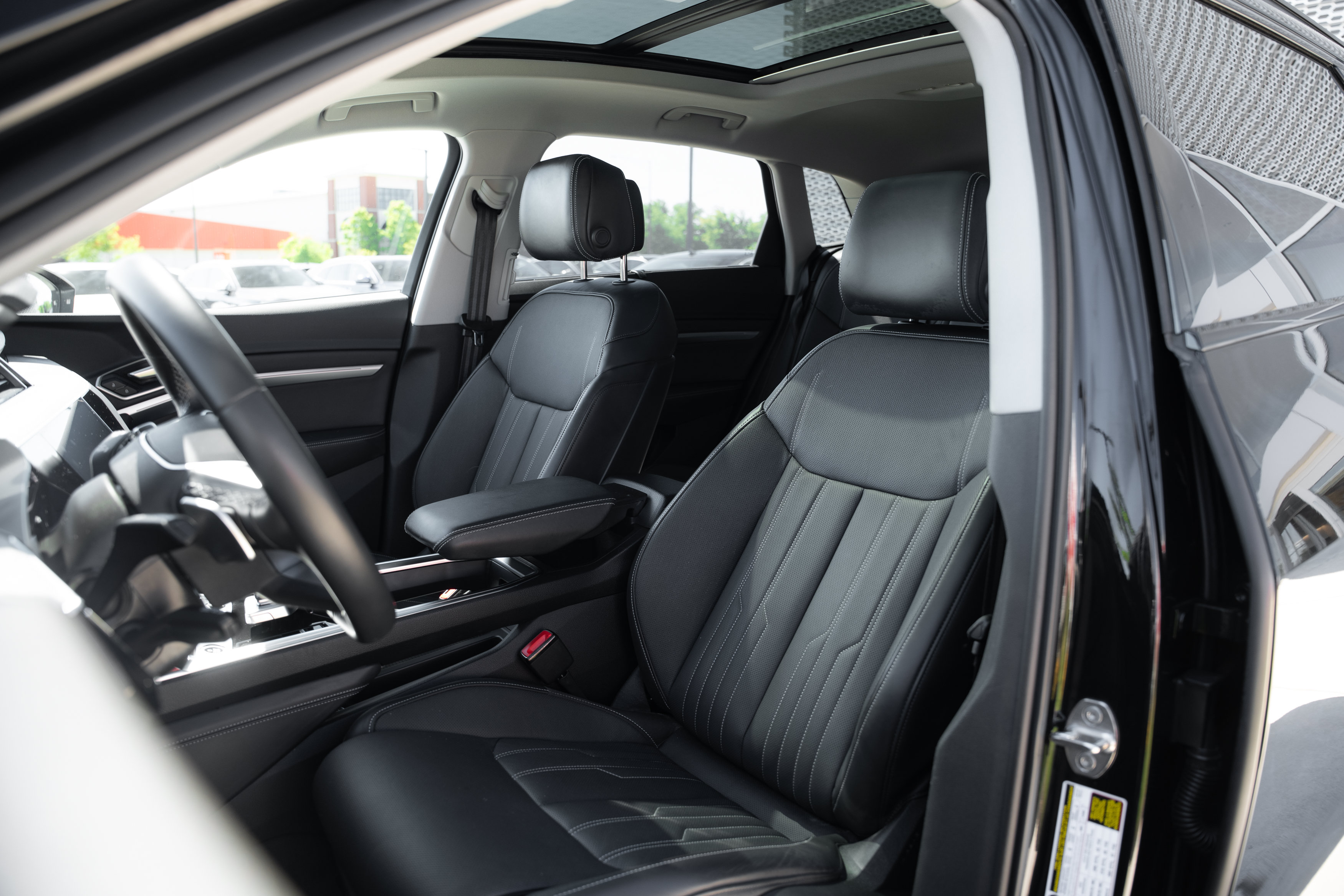 Certified 2024 Audi Q8 e-tron Prestige w/ Prestige Package AWD/4WD image 24