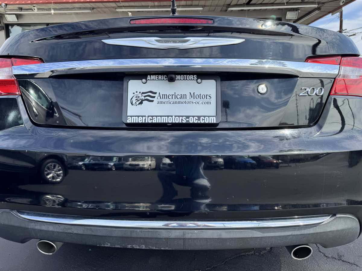 Used 2013 Chrysler 200 Limited FWD image 24