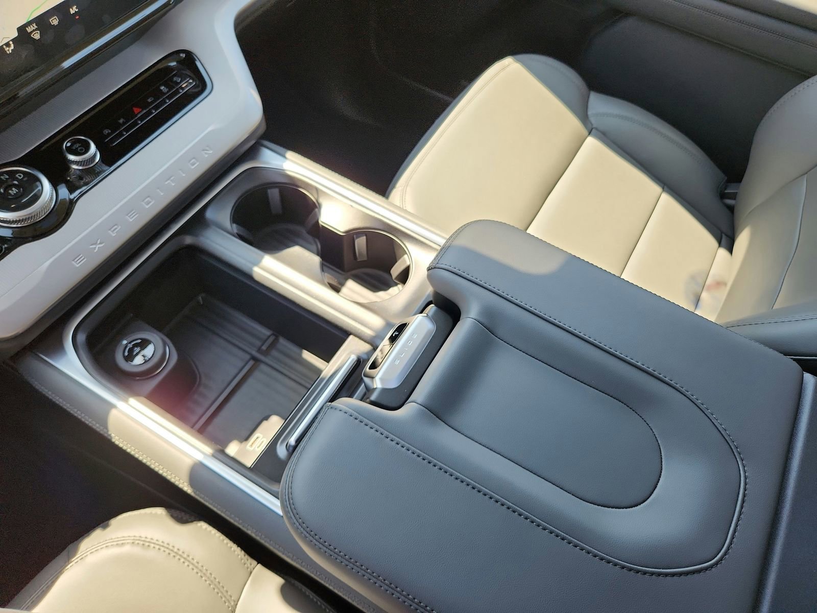New 2026 Ford Expedition Active AWD/4WD image 17