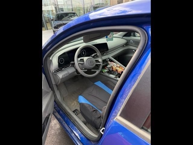 Used 2023 Hyundai Elantra SEL w/ Convenience Package FWD image 2