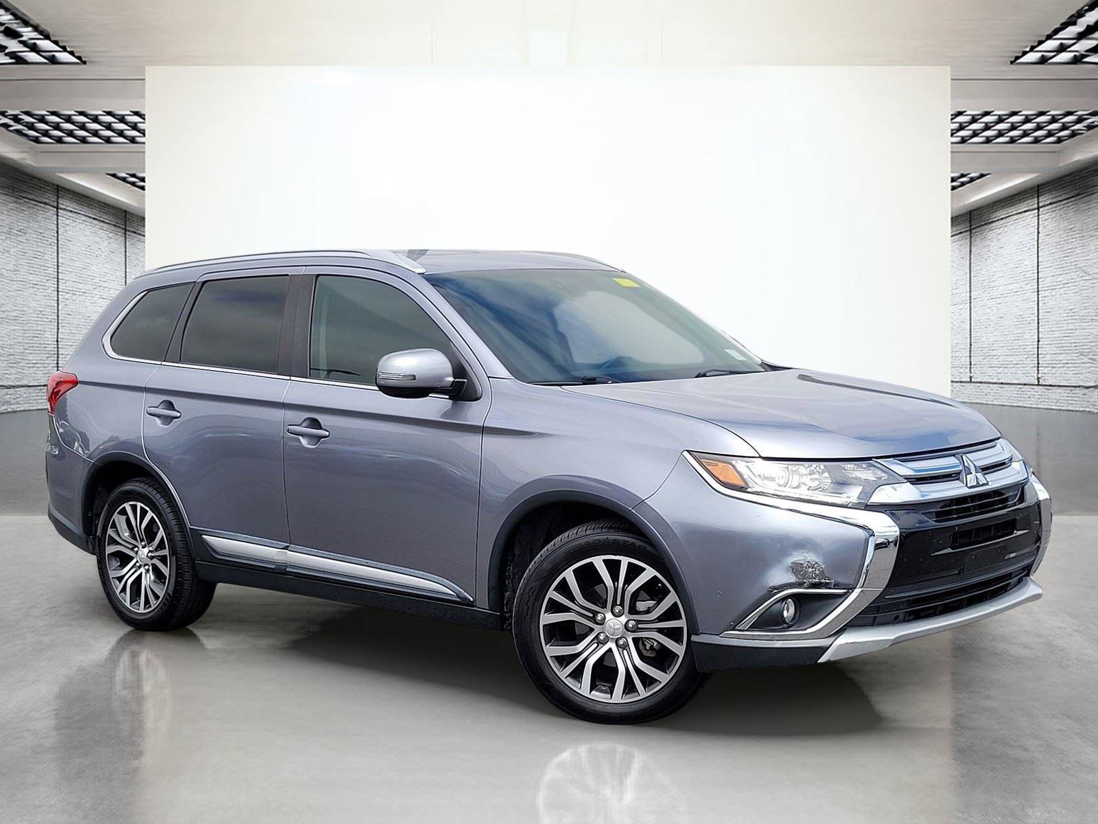 Used 2017 Mitsubishi Outlander SEL FWD image 2