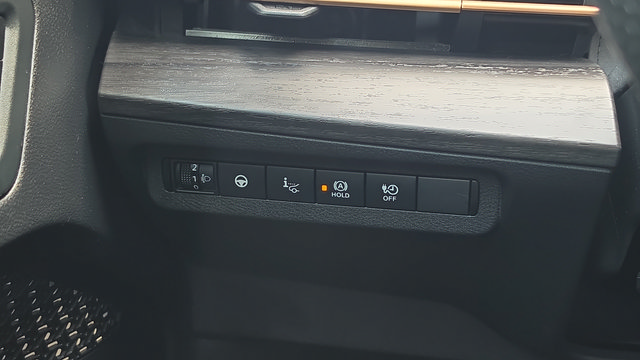 Used 2025 Nissan Ariya AWD image 16