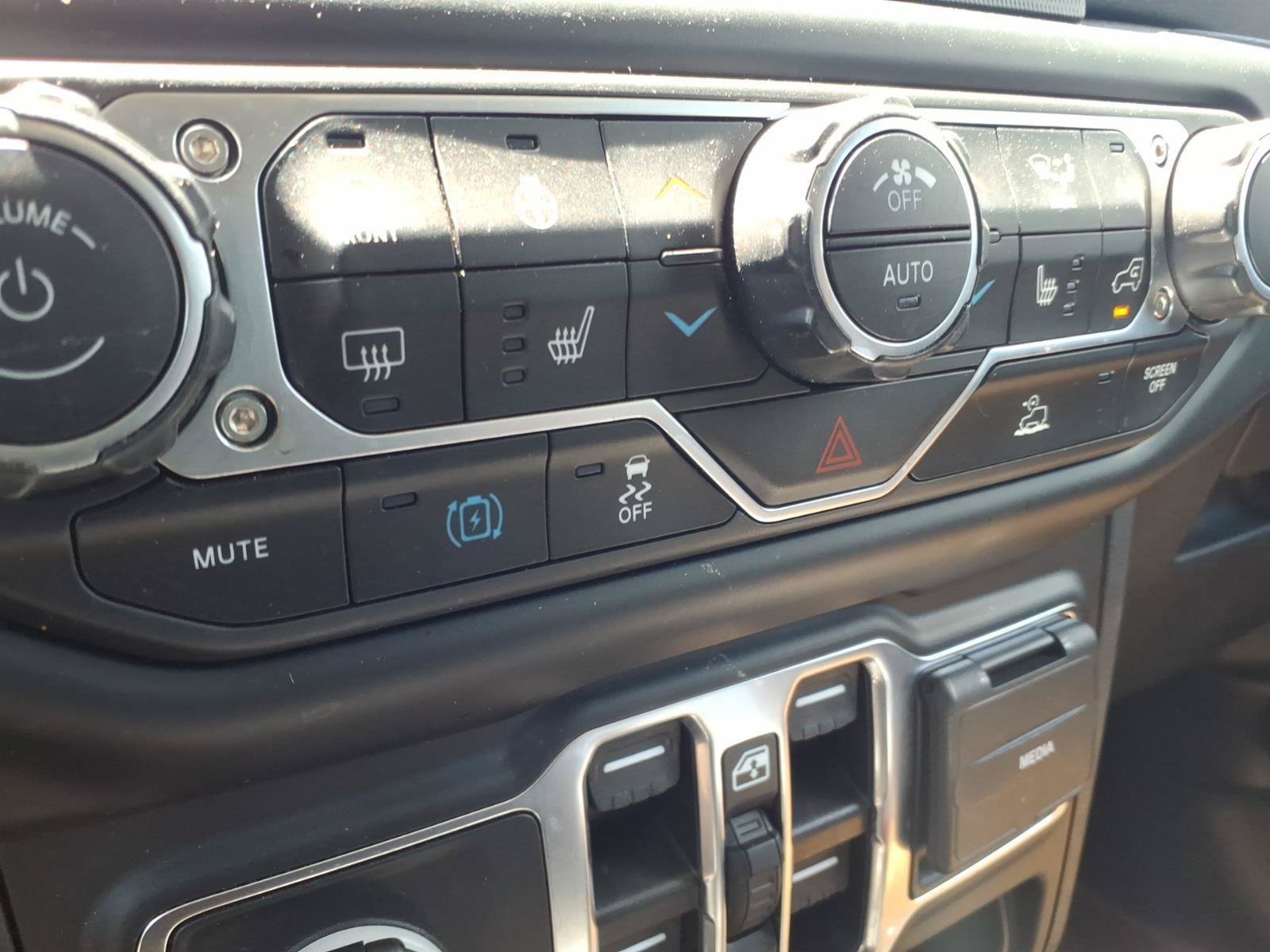 Used 2023 Jeep Wrangler Unlimited Sahara w/ Cold Weather Group AWD/4WD image 11