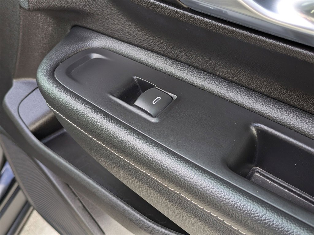 Used 2024 GMC Terrain SLT image 35