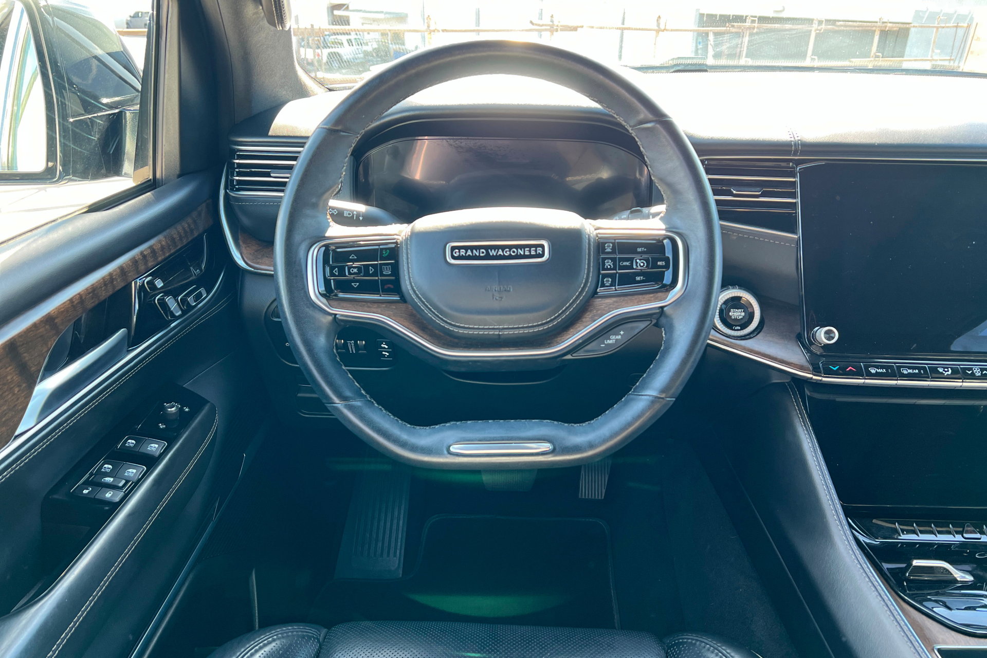 Used 2023 Jeep Grand Wagoneer L Series II image 12