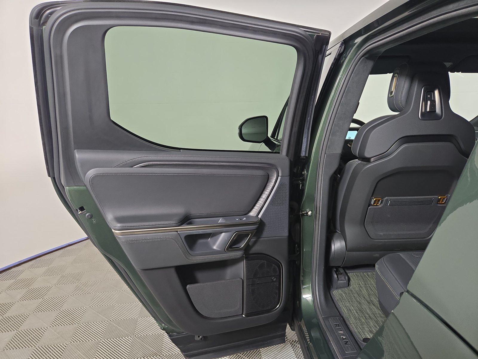 Used 2024 Rivian R1T Adventure Dual AWD/4WD image 17