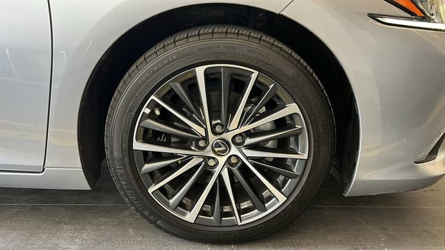 Used 2025 Lexus ES 300h w/ Premium Package FWD image 14