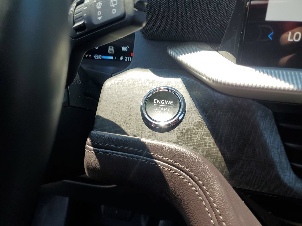 Used 2025 Ford Explorer Platinum AWD/4WD image 22