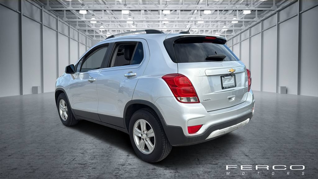 Used 2017 Chevrolet Trax LT w/ LT Convenience Package FWD image 3