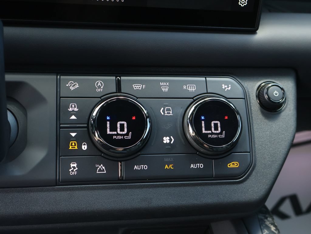 Used 2025 Land Rover Defender 110 AWD/4WD image 35