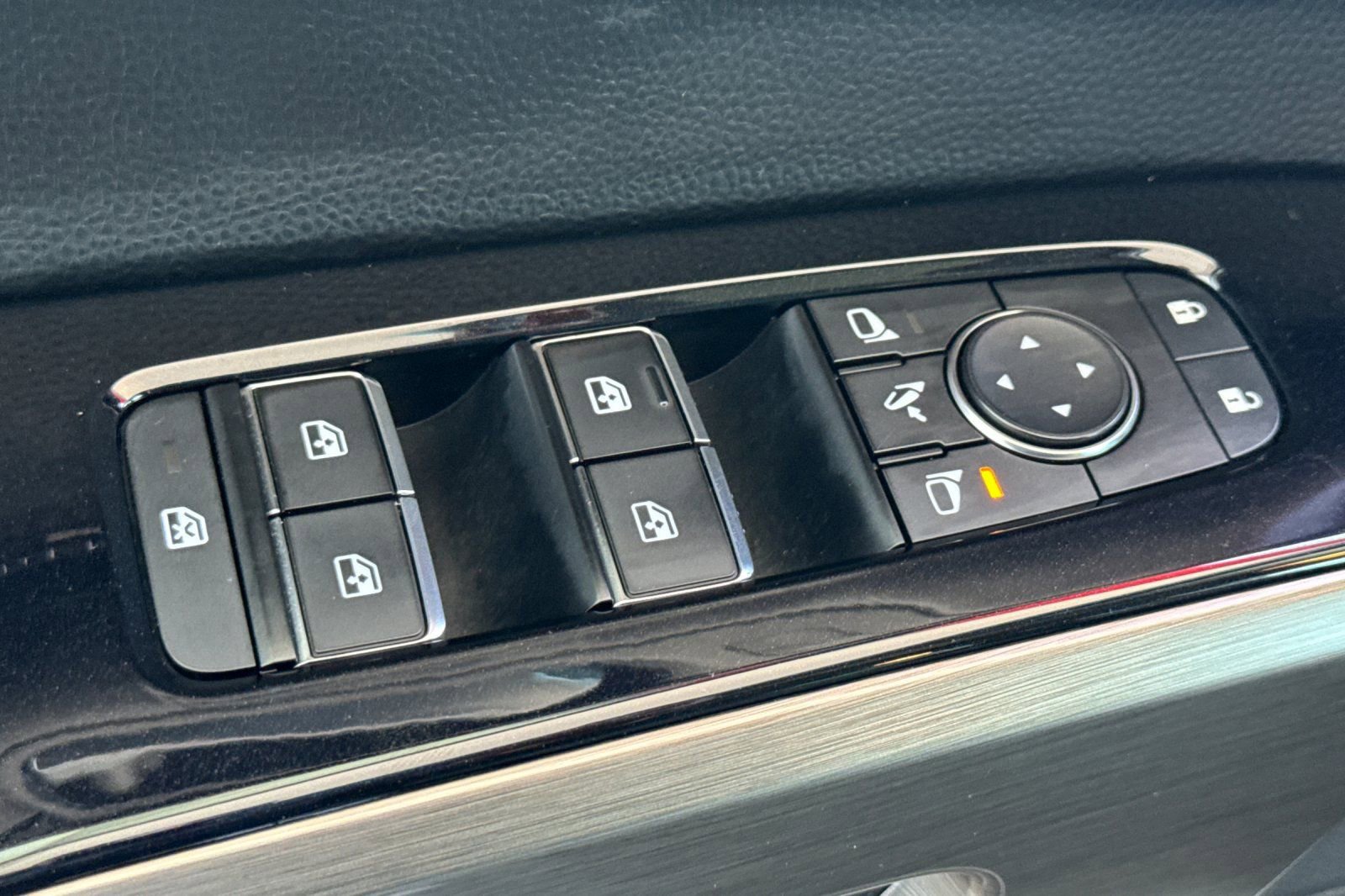 Used 2023 Nissan Pathfinder Platinum FWD image 17