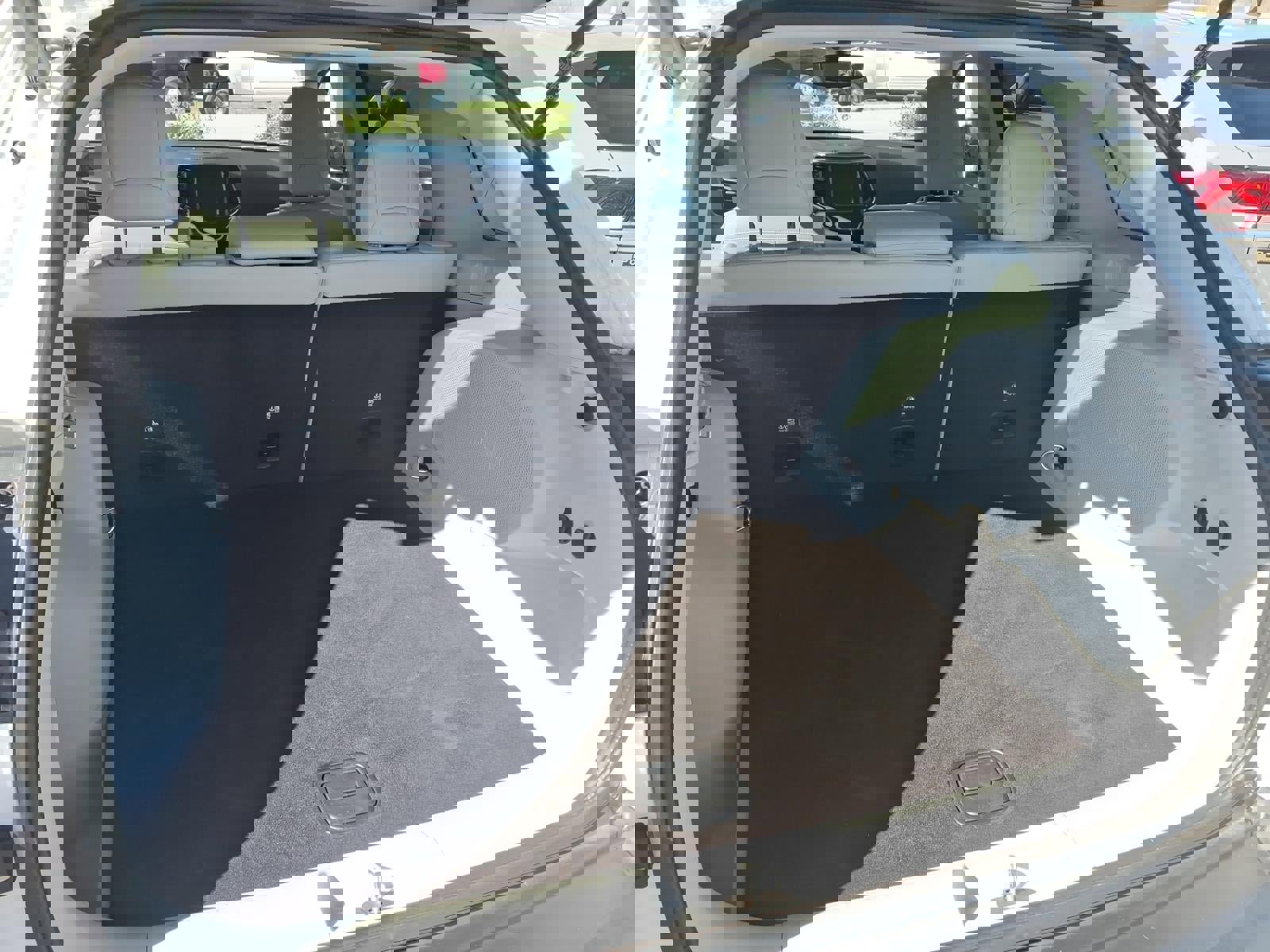 Used 2020 Jeep Cherokee Limited image 19