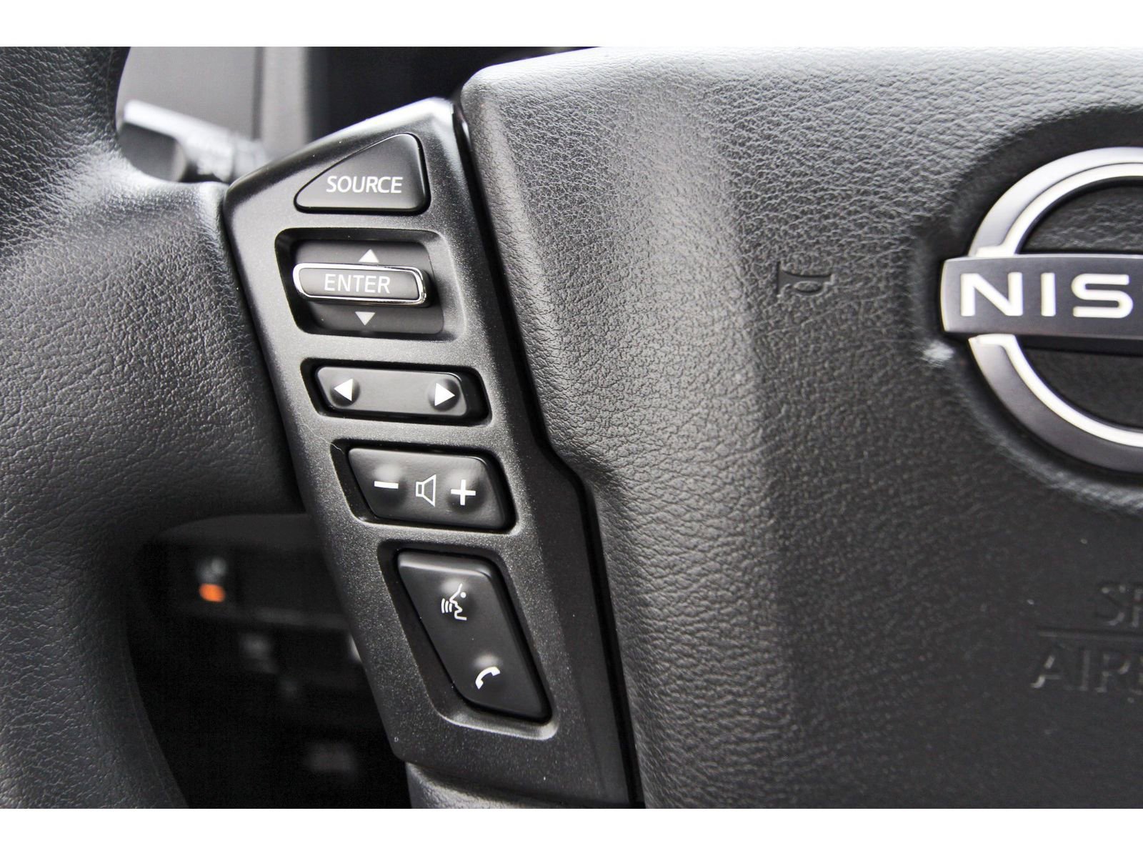 Used 2024 Nissan Frontier SV w/ Technology Package RWD image 18