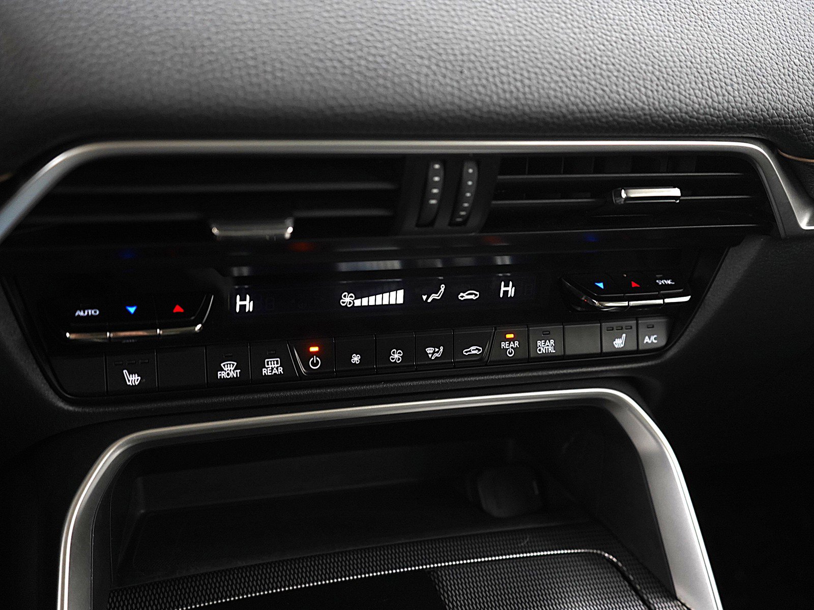 Certified 2024 MAZDA CX-90 Plug-In Hybrid w/ Preferred image 25