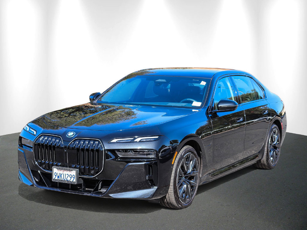 Used 2026 BMW 750e xDrive w/ Premium Package AWD/4WD image 3