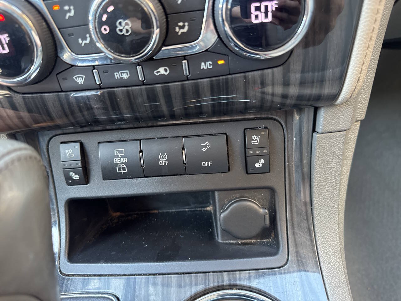 Used 2014 Chevrolet Traverse LTZ AWD/4WD image 25