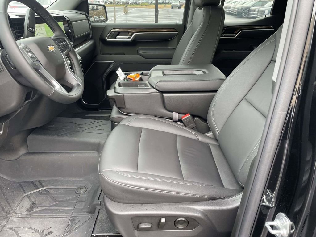 Used 2025 Chevrolet Silverado 1500 LT w/ Leather Package image 13
