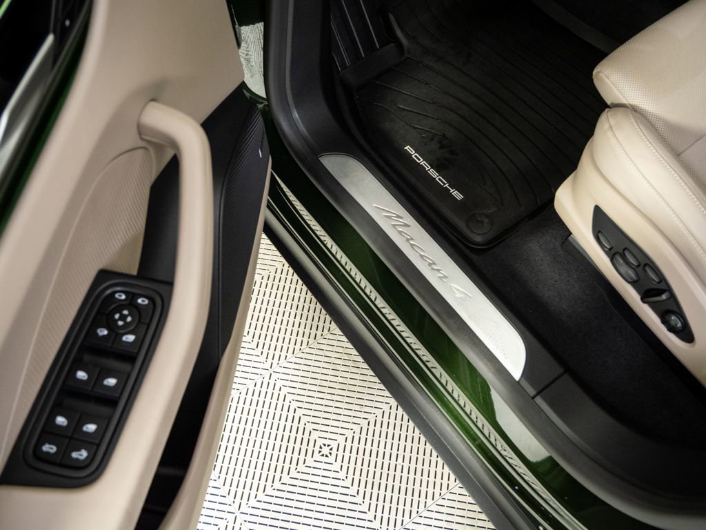 Certified 2024 Porsche Macan 4 Electric AWD/4WD image 8